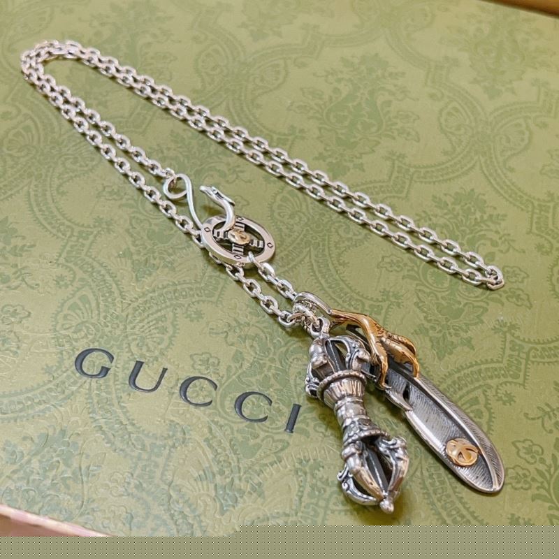 G*u*i necklaces
